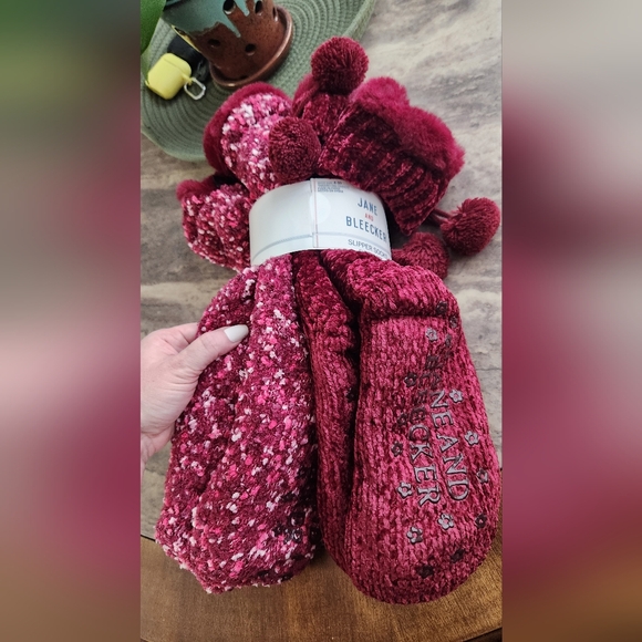 Jane And Bleecker Slipper Socks - Picture 3 of 4